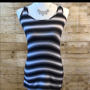 Lululemon black and white tanks top